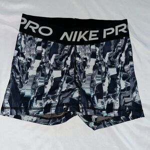 Nike pro dri-fit size black and white small shorts